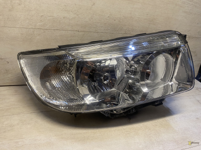 Фара правая Forester 05-07 ксенон без каймы