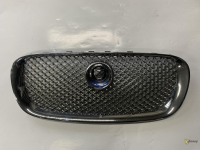 Решітка радіатора Jaguar XF
