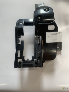 Кронштейн датчика слепых зон правый M9D314D189AC