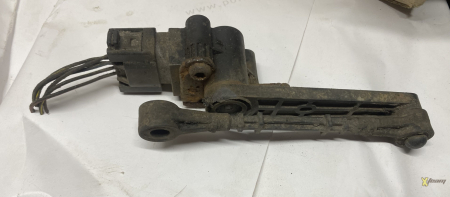 Датчик положения уровня кузова AH325B732AD Land Rover