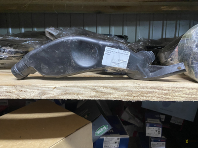 Горловина бачка стеклоомывателя Model Y