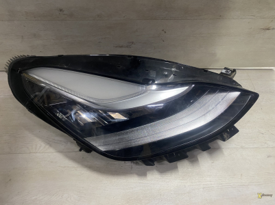 Фара правая LED Model Y