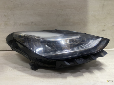 Фара правая LED Model Y