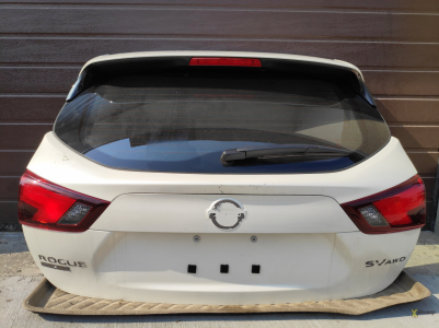 Дверь багажника Nissan Rogue Sport в сборе