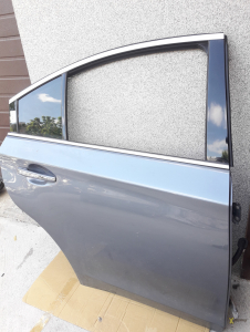 Дверь задняя правая B15 Sedan