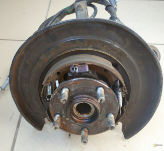 Кулак задний правый Forester S13
