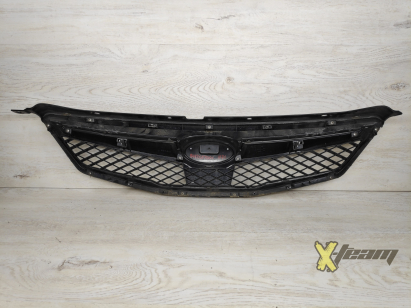 Решетка радиатора Legacy B14 S+W 09-12