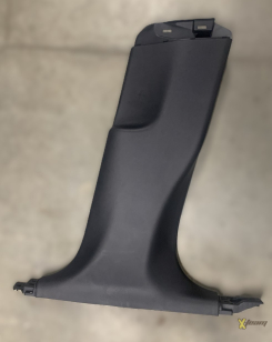 Обшивка центральной стойки правая Model Y 2024