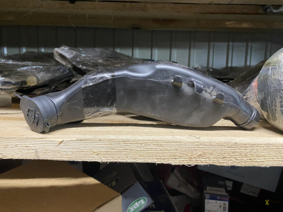 Горловина бачка стеклоомывателя Model Y