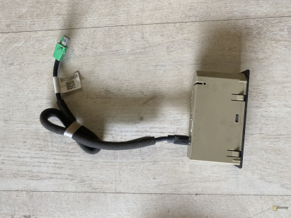 Разъём AUX/USB