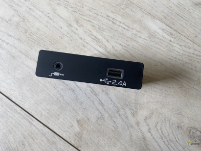 Разъём AUX/USB