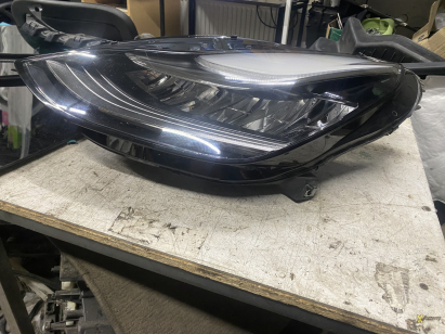 Фара левая LED Model Y