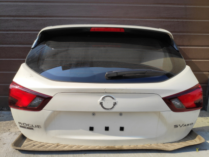 Дверь багажника Nissan Rogue Sport в сборе