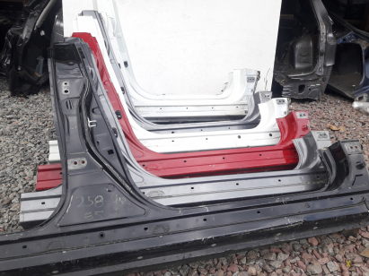 Порог правый Nissan X-Trail T32 Rogue